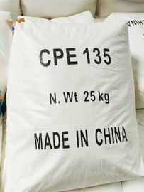 Η χλωριωμένη CBE 135A πολυαιθυλενίου για το PVC διοχετεύει με σωλήνες την άσπρη πυκνότητα σκονών 1.22g/Ml